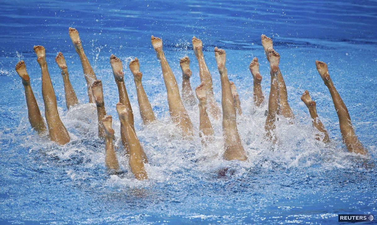 synchronizované plávanie, akvabely, nohy