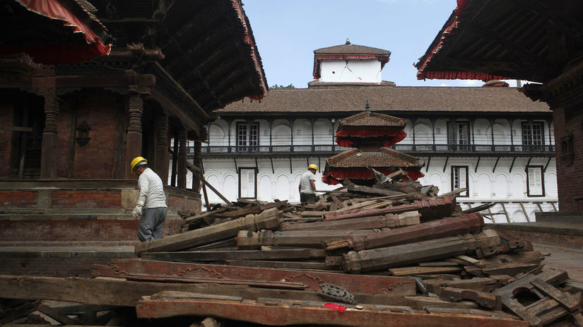 Nepálčania dávajú Káthmándú po zemetraseniach...