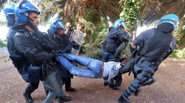 Talianska polícia násilím odviedla imigrantov z hraníc s Francúzskom