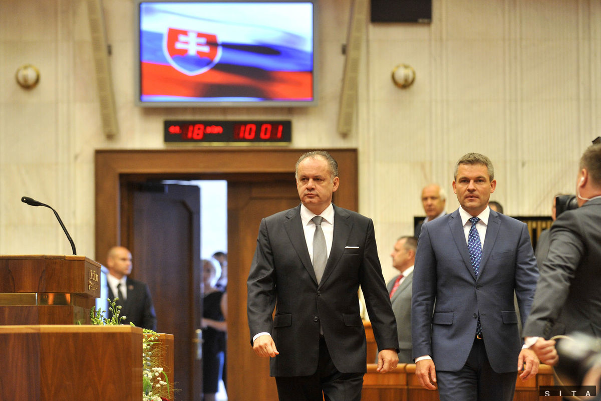 Šéf parlamentu Peter Pellegrini víta prezidenta...