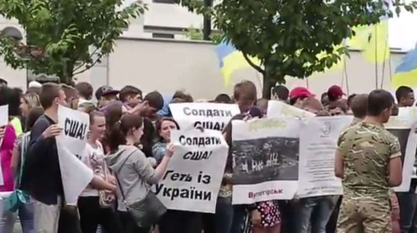 Kyjev, protest, ambasáda USA
