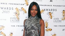 Topmodelka Naomi Campbell v kreácii Versace.