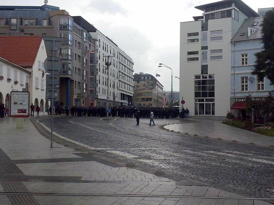 Ťažkoodenci nechcú pustiť účastníkov...