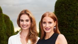 Lily James (vľavo) a Jessica Chastain