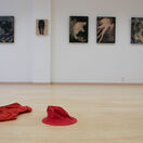 Olga Pastekova vystava vzala kosik a vybrala sa do lesa