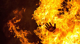 Muž, ktorý sa podpálil neďaleko súdu v poľskom Rzeszowe, zomrel