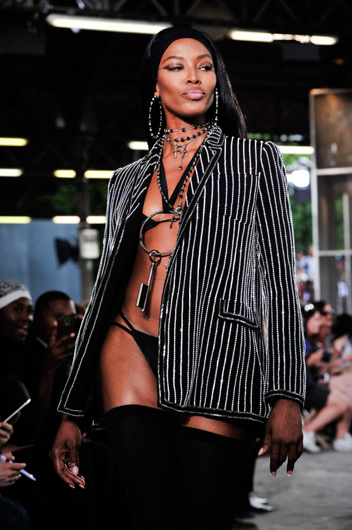 Topmodelka Naomi Campbell uzatvárala prehliadku...