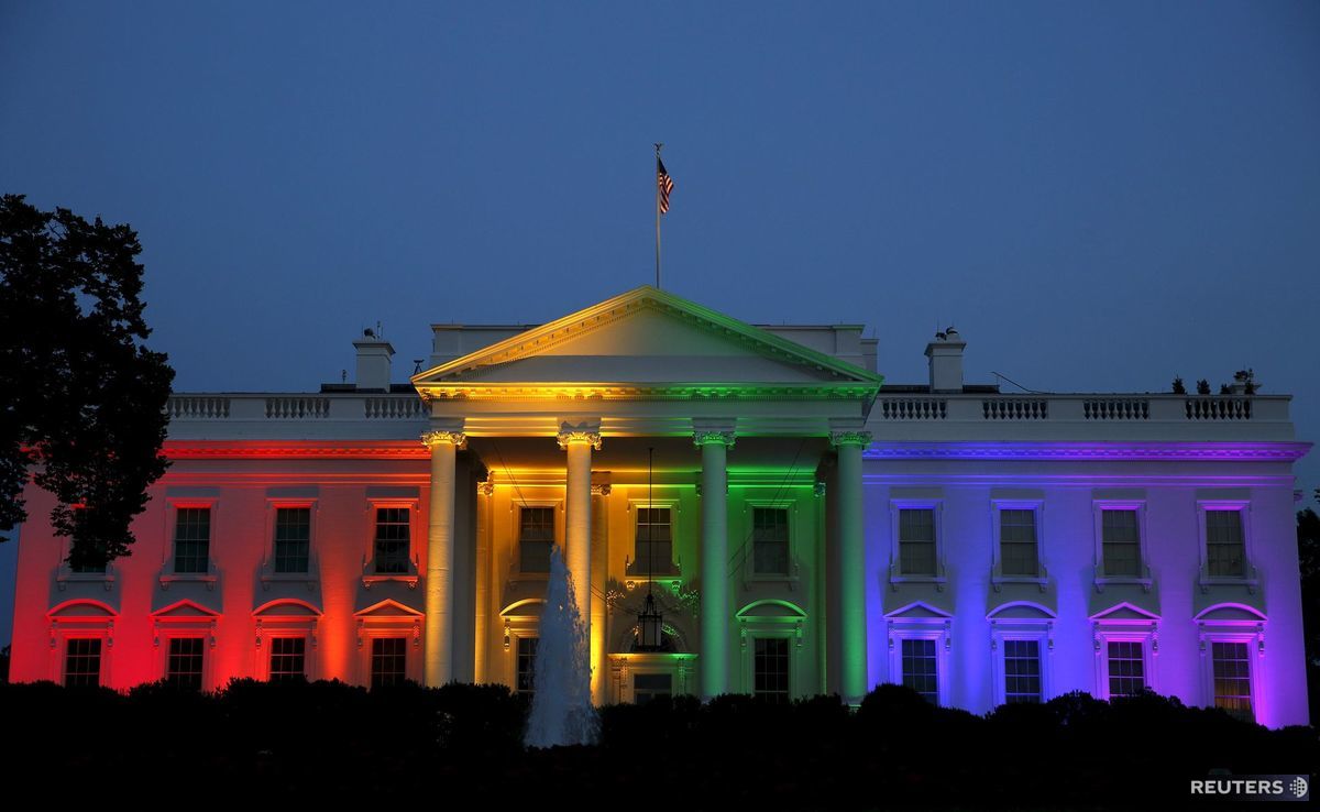 Biely dom, sobáše homosexuálov, dúhové farby