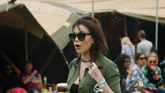 Modelka Daisy Lowe strávila na festivale...