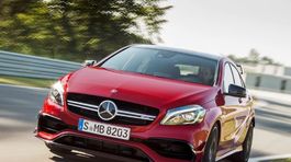 Mercedes-AMG A 45: Šialené áčko mieri na vrchol. Stovku dá za 4,3 s!