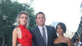 Herec Channing Tatum s kolegyňami - vľavo stojí Amber Heard a po pravici Jada Pinkett Smith.