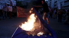 vlajka, pálenie vlajky, vlajka EÚ, protest