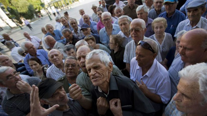 Grécko, dôchodcovia, bankomaty