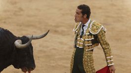 Španielsky toreádor Pepe Moral predvádza svoje...