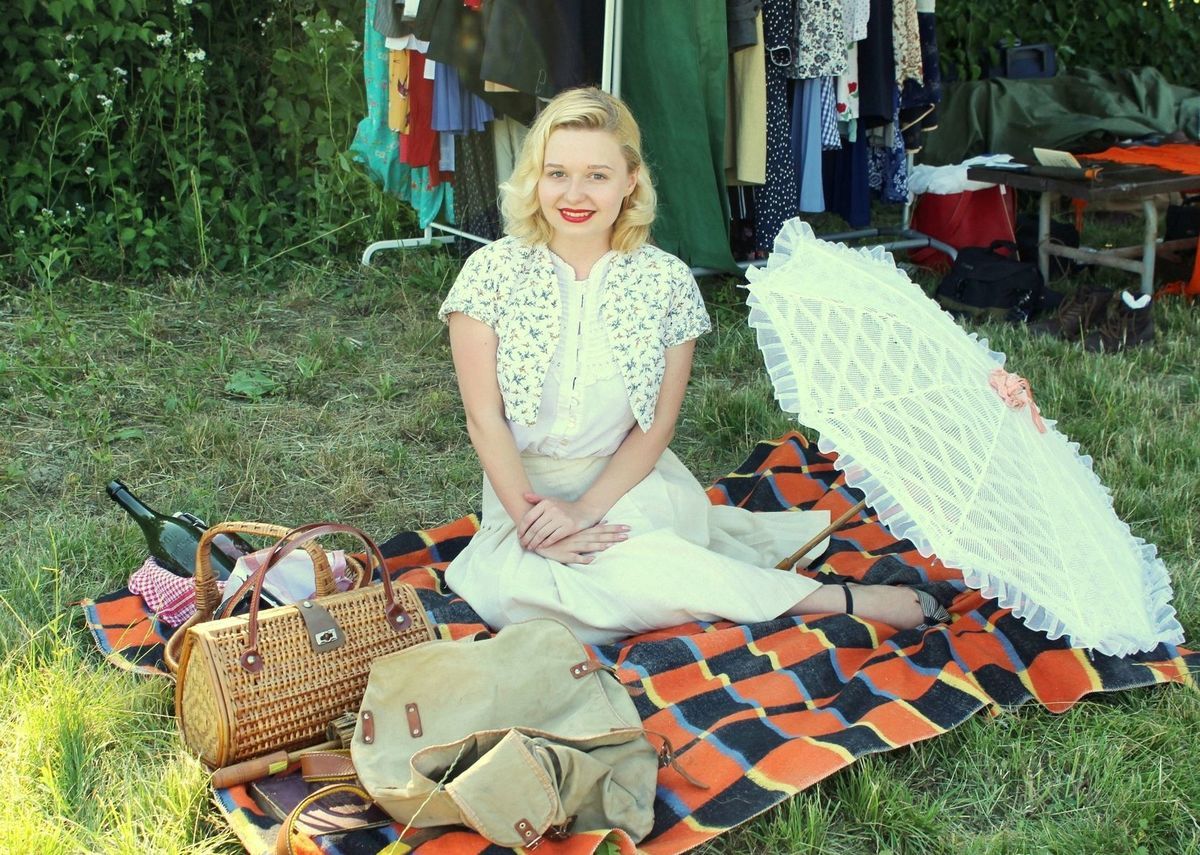 Dasha Marlen na dobovom pikniku. Piknikovanie...