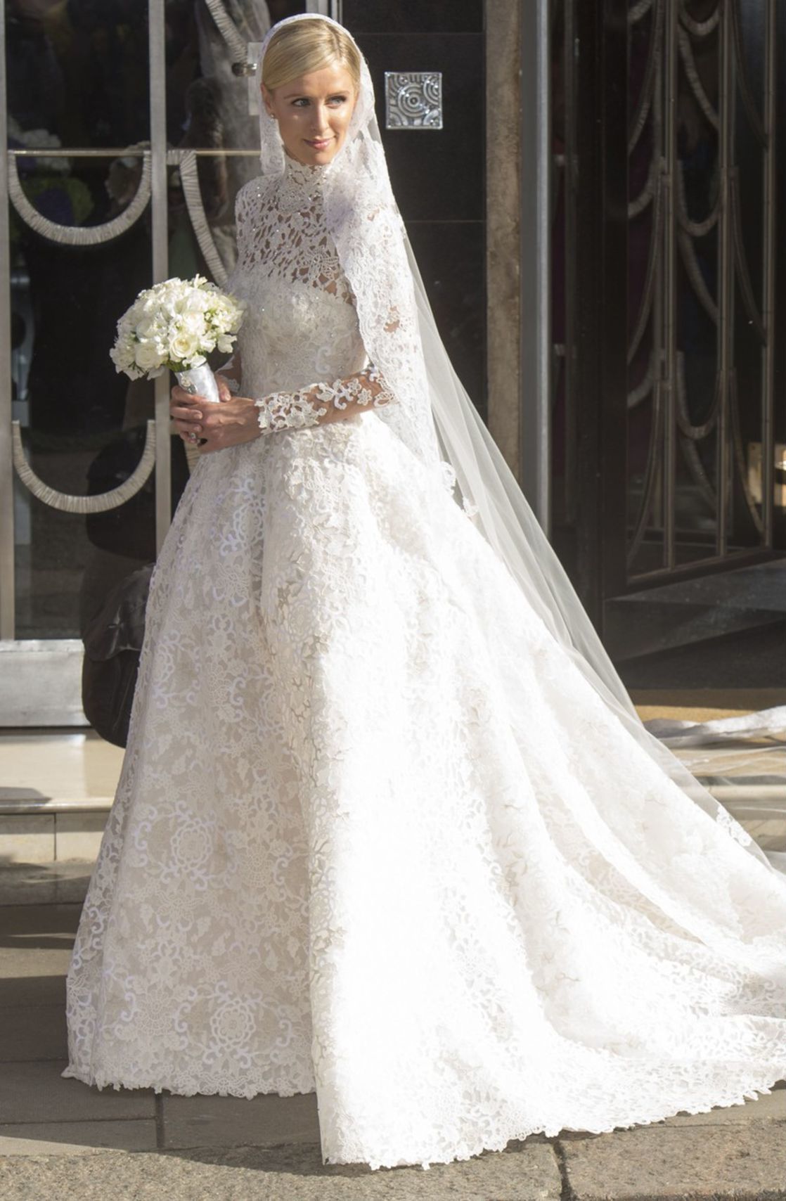 Nicky Hilton pri odchode z hotela Claridges v...