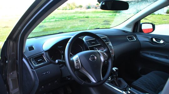 Nissan Pulsar- interiér