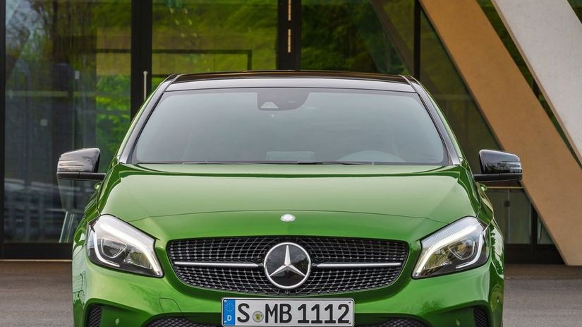 Mercedesu sa výrazne darí s kompaktnými modelmi...