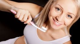 Stomatológ varuje: Infekcia v ústnej dutine môže zapríčiniť predčasný pôrod