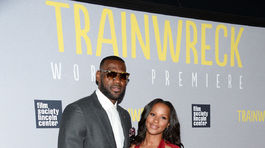Basketbalista LeBron James a jeho manželka Savannah Brinson.