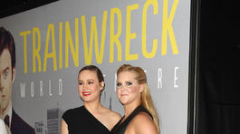 Herečka Brie Larson (vľavo) a Amy Schumer.