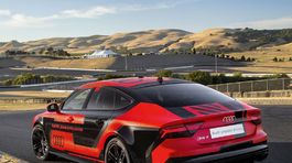 Audi RS7 Piloted Driving: Najrýchlejšie autonómne Audi zhodilo 400 kg