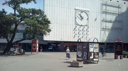 Bratislava nesmie nakladať s pozemkami na Kamennom námestí, rozhodol súd