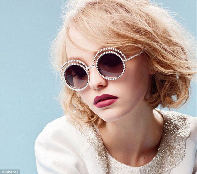 16-ročná dcéra Johnnyho Deppa a Vanessy...