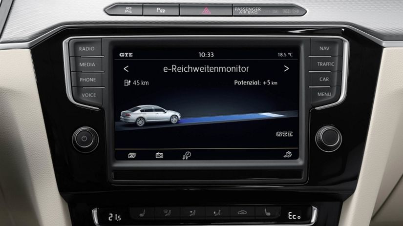 V interiéri nájdeme pozmenenú grafiku prístrojov.