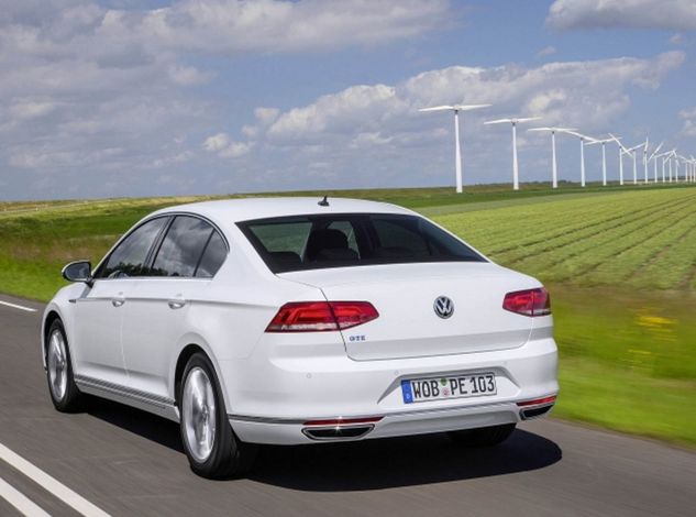 V čisto elektrickom režime E-Mode prejde...