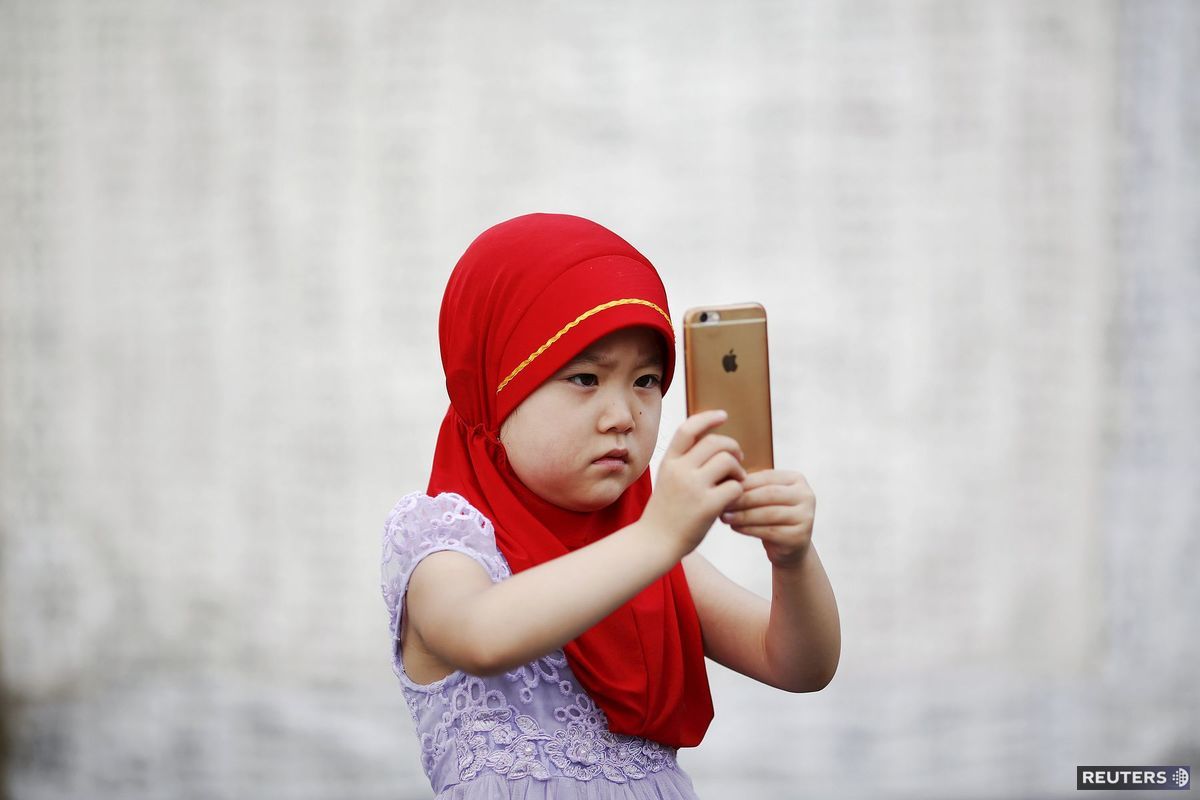 dieťa, mobil, iPhone, selfie, moslimka, islam, smartphone, smartfón, mešita, Číňanka, sústredenie, Apple