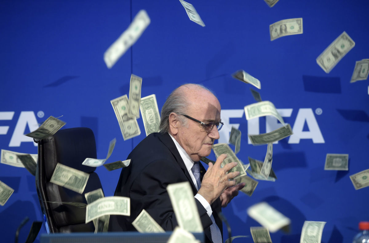 Prezident FIFA, Sepp Blatter, bankovky, peniaze