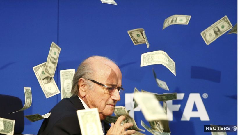 sepp blatter, fifa, bankovky, korupcia, UEFA