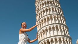 Pisa, šikmá veža v Pise, turistka, dievča, Taliansko,