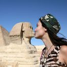 Sfinga, Egypt, púšť, bozk, turistka,
