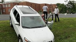 Hackeri ovládli na diaľku Jeep Cherokee. Brzdy aj riadenie!