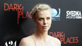 Náplasť na zlomené srdce? Charlize Theron si adoptovala dievčatko