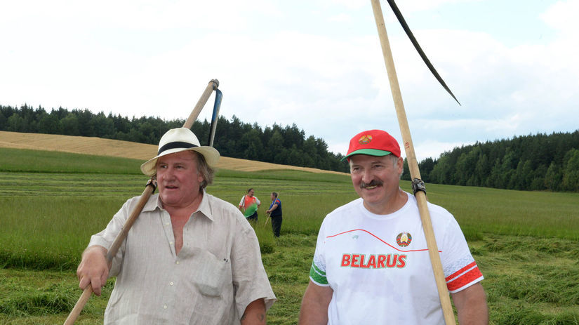 Lukašenko, Depardieu, kosenie, lúka, bielorusko,