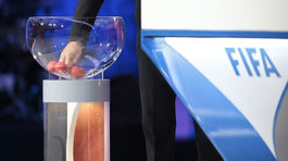 Blatter: Žreby boli zmanipulované, UEFA: Absurdné!