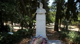 Atény si stále nemôžu vydýchnuť, v uliciach táboria stovky migrantov