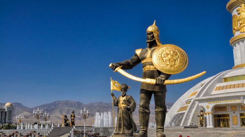 Turkménsko, Ašgabat, bojovníci, sochy,