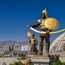 Turkménsko, Ašgabat, bojovníci, sochy,