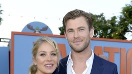 Christina Applegate a Chris Hemsworth počas...