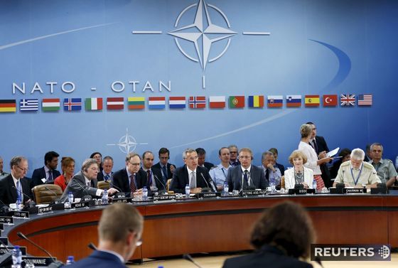 Zvolanie mimoriadneho summitu NATO umožňuje...