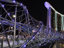 Most Helix, Singapur, mesto, noc, svetlá, tma, nočný život