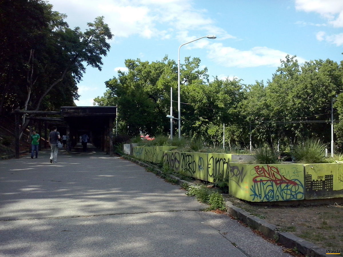 Práce v priestore pred železničnou stanicou je...