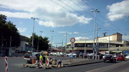 Práce pred bratislavskou Hlavnou stanicou sú v polčase