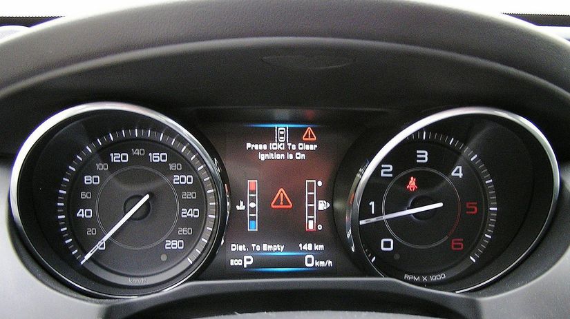 Prístrojový panel má jemný retrovzhľad....