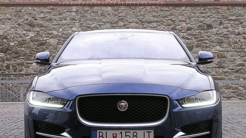 Full-LED reflektory od XE nečakajte. Diódy majú...