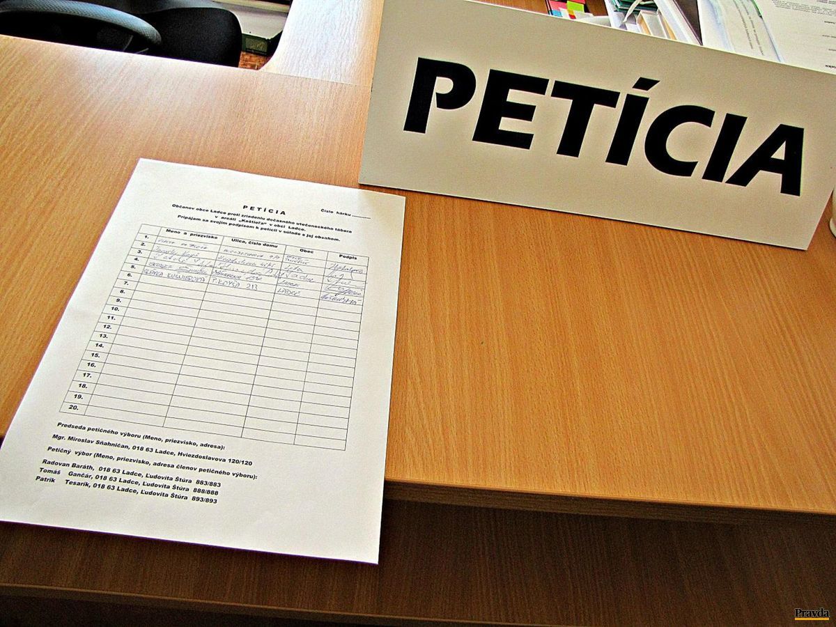 Obyvatelia Ladiec spisujú petíciu, utečencov vo...